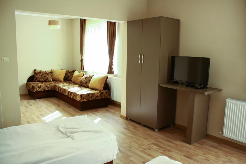 Guest House Central Kurdzhali Ngoại thất bức ảnh