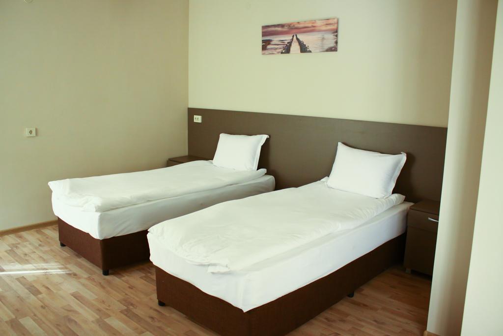 Guest House Central Kurdzhali Ngoại thất bức ảnh